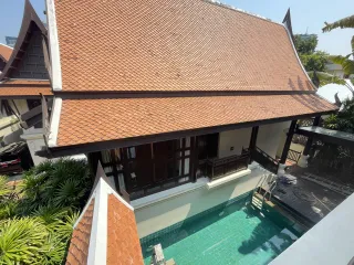 出租 3 卧室 独立屋 在 Khlong Toei, 曼谷