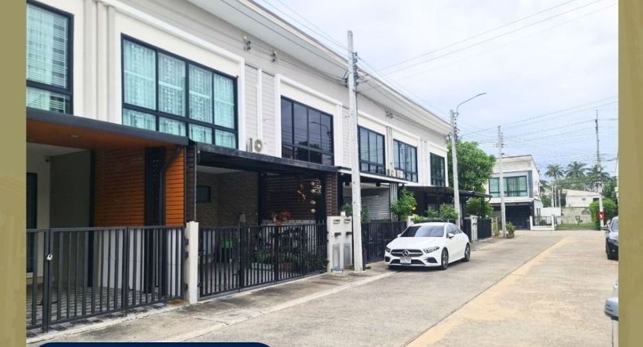For sale 3 ベッドルーム townhouse in Phasi Charoen, Bangkok