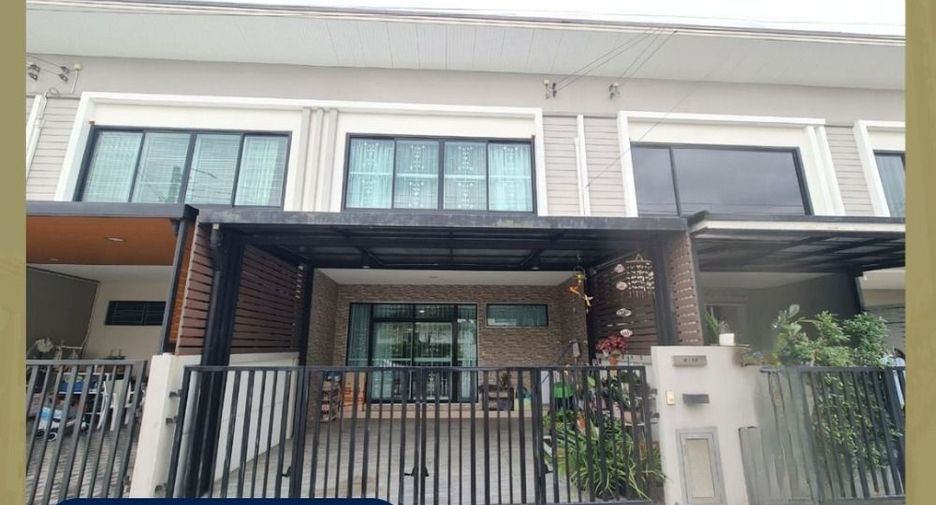 For sale 3 ベッドルーム townhouse in Phasi Charoen, Bangkok