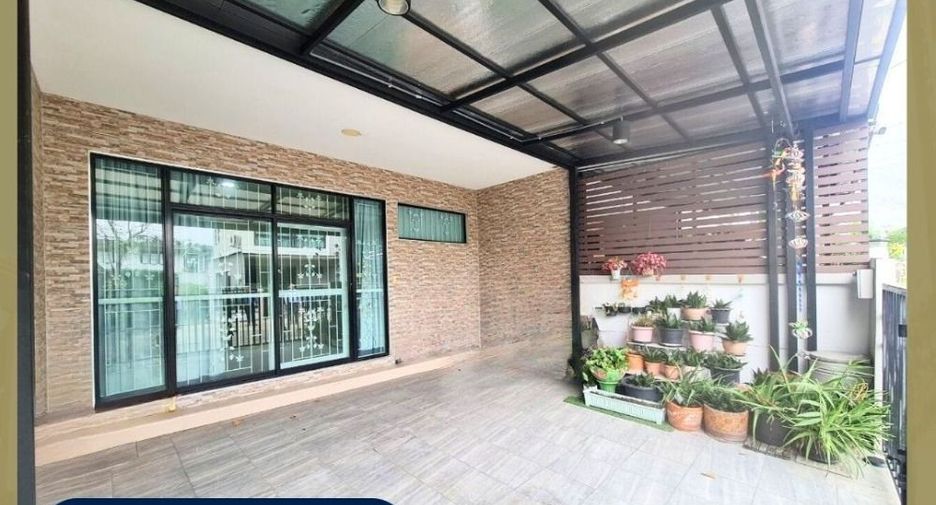 For sale 3 ベッドルーム townhouse in Phasi Charoen, Bangkok