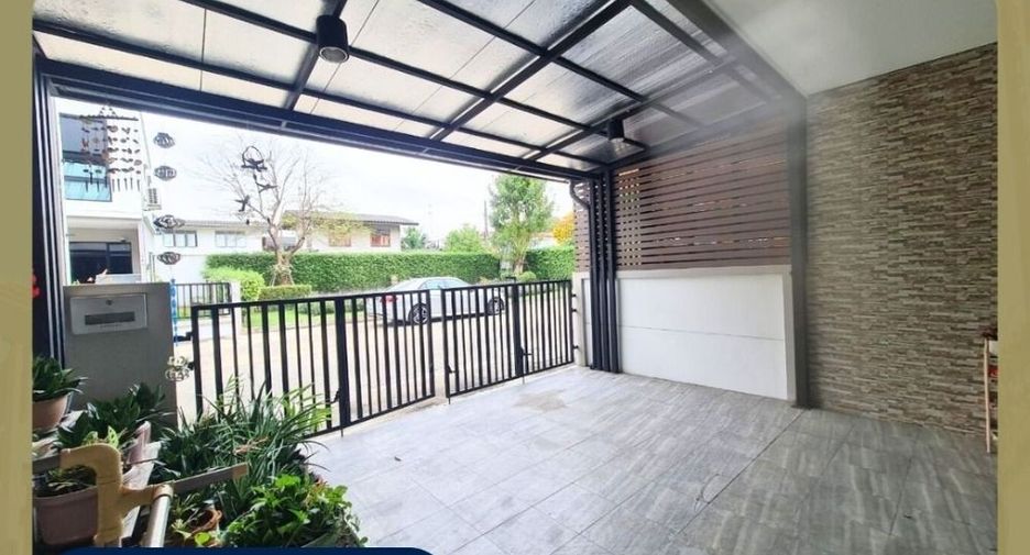 For sale 3 ベッドルーム townhouse in Phasi Charoen, Bangkok
