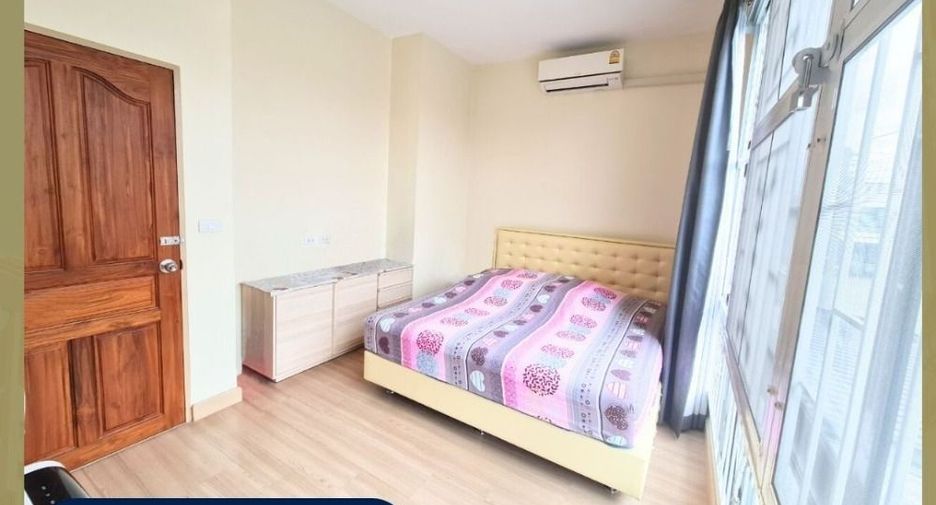 For sale 3 ベッドルーム townhouse in Phasi Charoen, Bangkok