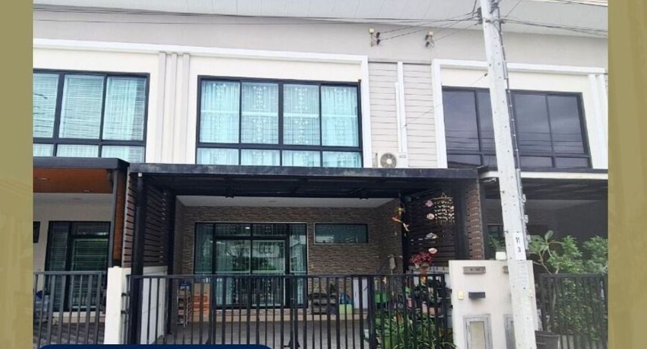 For sale 3 ベッドルーム townhouse in Phasi Charoen, Bangkok