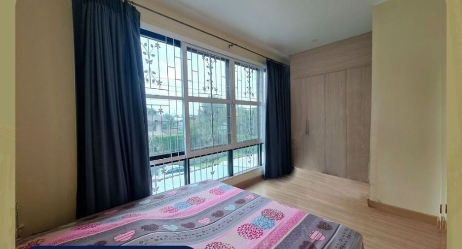 For sale 3 ベッドルーム townhouse in Phasi Charoen, Bangkok