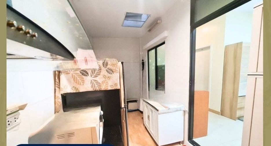 For sale 3 ベッドルーム townhouse in Phasi Charoen, Bangkok