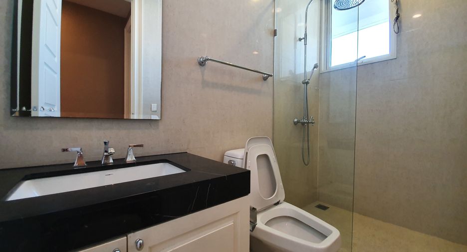 For rent 2 ベッドルーム condo in Watthana, Bangkok