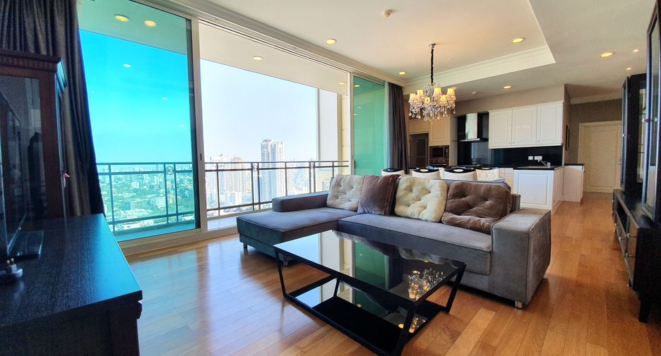 For rent 2 ベッドルーム condo in Watthana, Bangkok