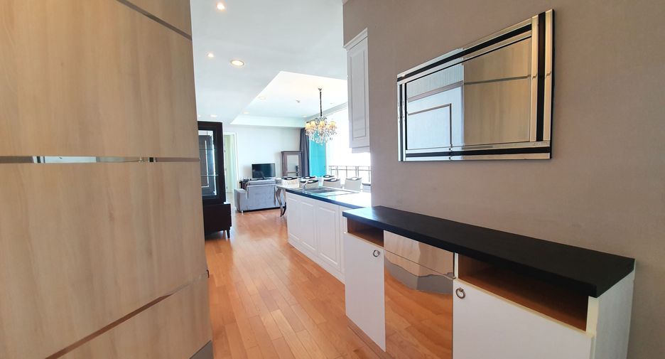 For rent 2 ベッドルーム condo in Watthana, Bangkok