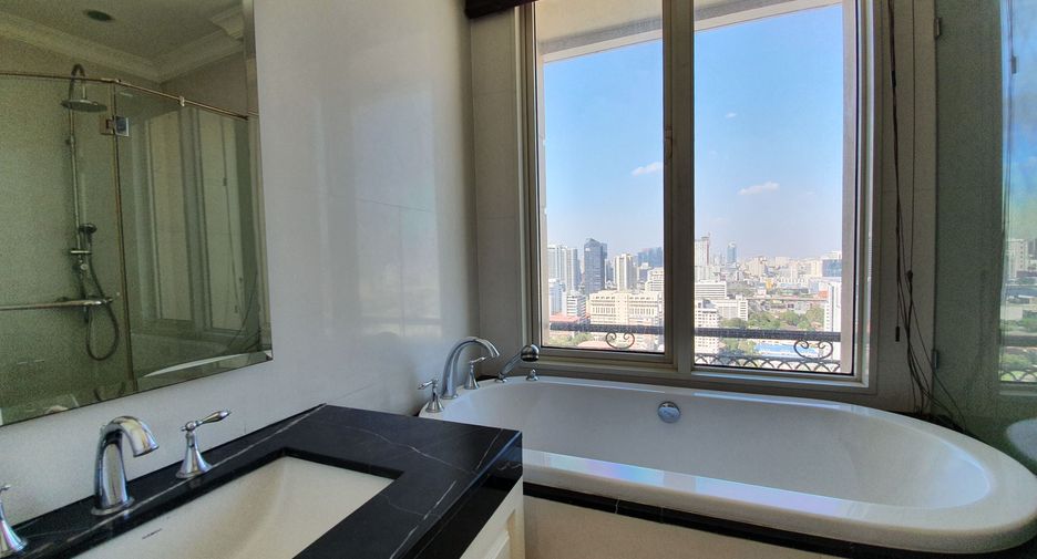 For rent 2 ベッドルーム condo in Watthana, Bangkok