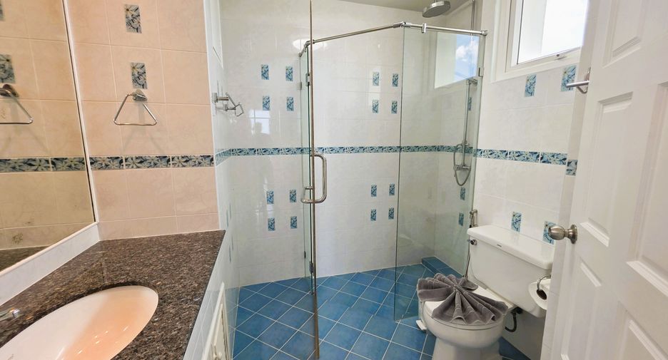 For rent 2 bedrooms condo in Mueang Phuket, Phuket