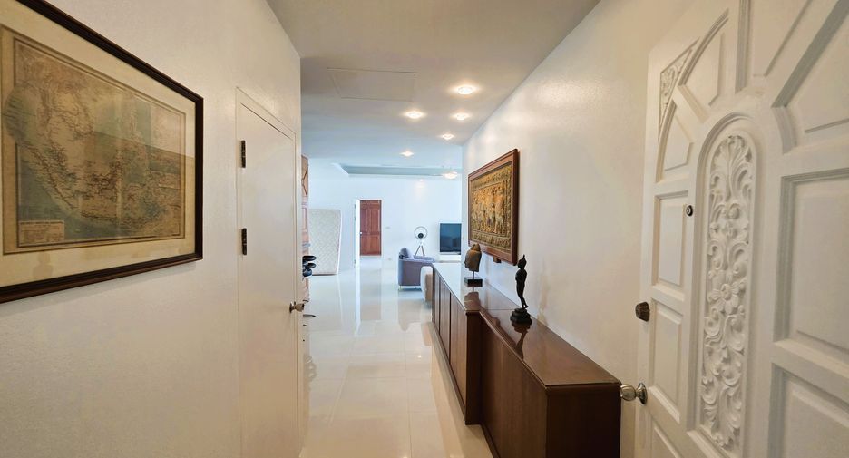 For rent 2 bedrooms condo in Mueang Phuket, Phuket