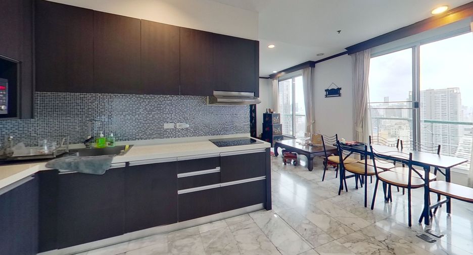 For rent 3 bedrooms condo in Sathon, Bangkok