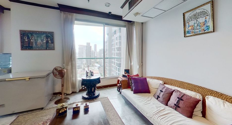 For rent 3 bedrooms condo in Sathon, Bangkok