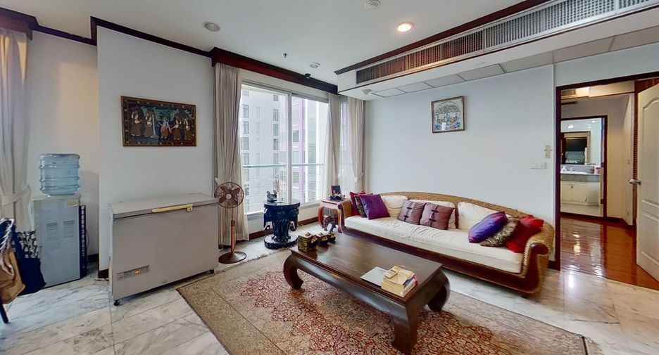 For rent 3 bedrooms condo in Sathon, Bangkok