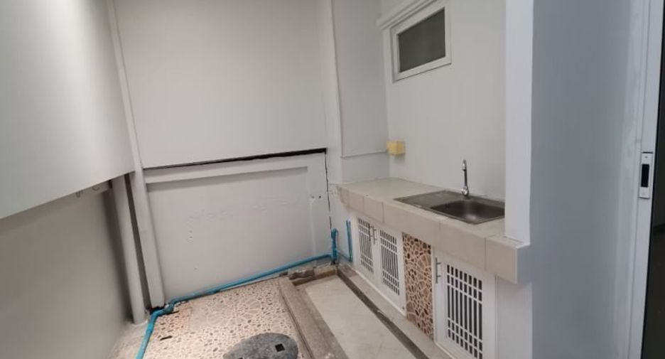 Reihenhaus zum Kauf und zur Miete mit 3 Zimmer in Phasi Charoen, Bangkok