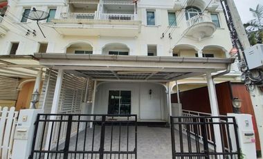 Reihenhaus zum Kauf und zur Miete mit 3 Zimmer in Phasi Charoen, Bangkok
