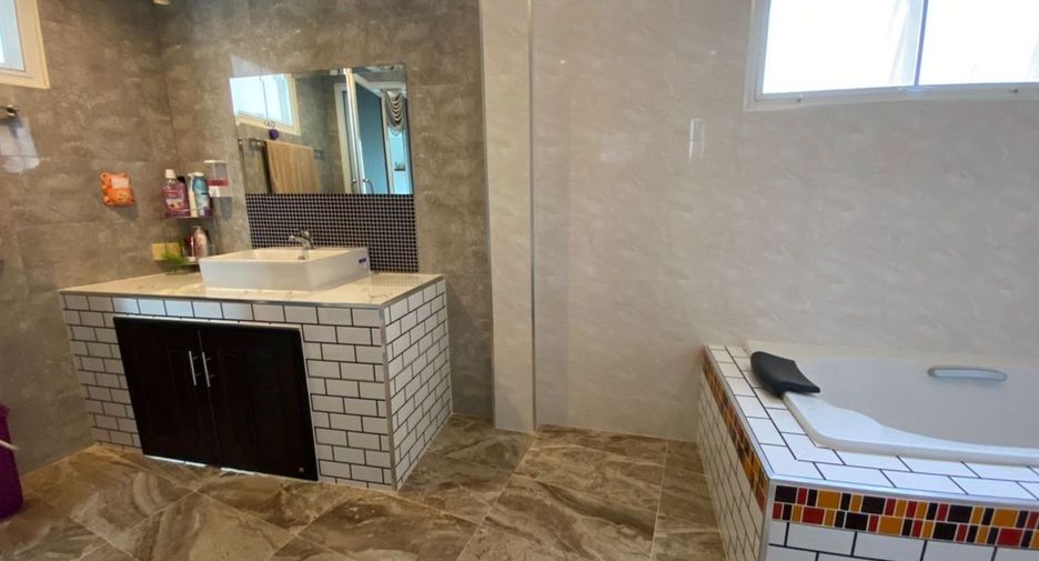 For sale 3 bedrooms house in Bang Lamung, Chonburi