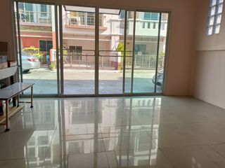 For sale 6 ベッドルーム townhouse in Bang Khae, Bangkok