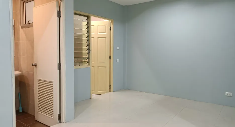 Casa adosada en venta de 6 habitaciones en Bang Khae, Bangkok