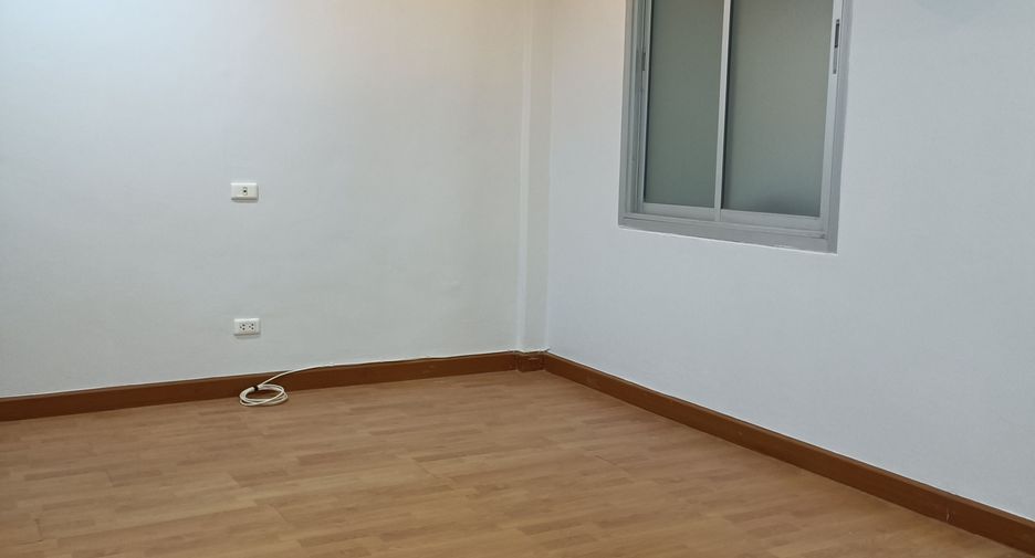 For sale 6 bedrooms townhouse in Bang Khae, Bangkok
