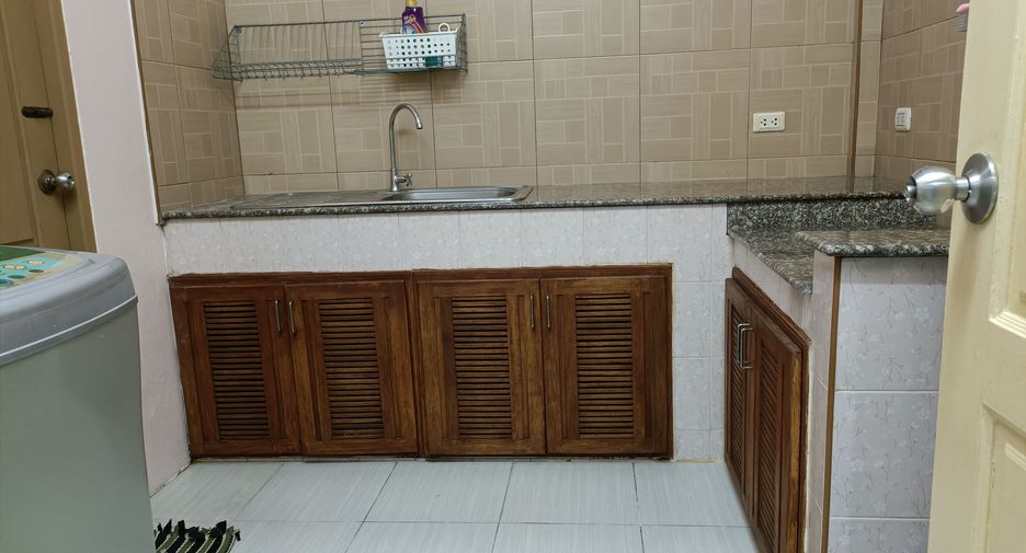 For sale 6 bedrooms townhouse in Bang Khae, Bangkok