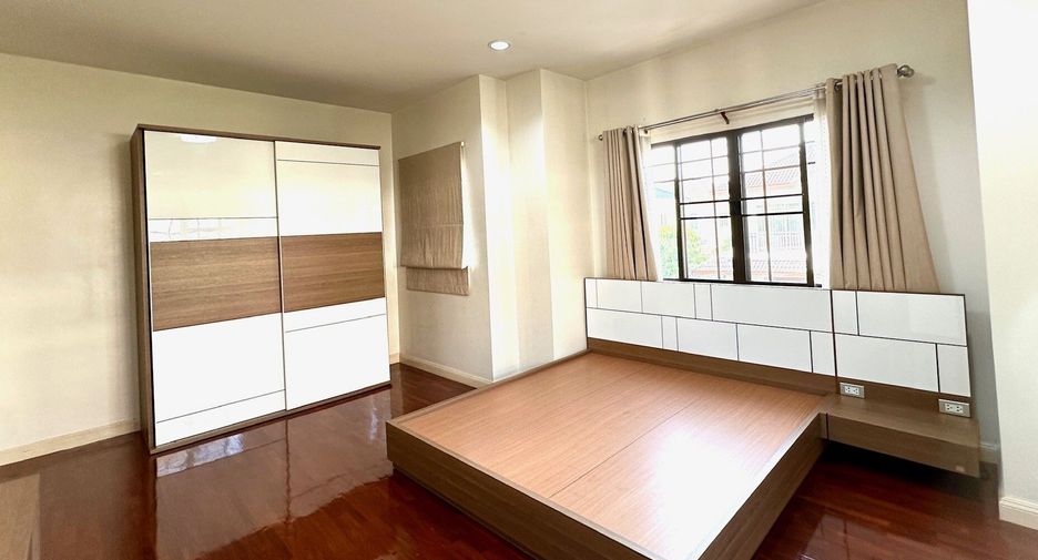 For rent 3 bedrooms house in Khan Na Yao, Bangkok