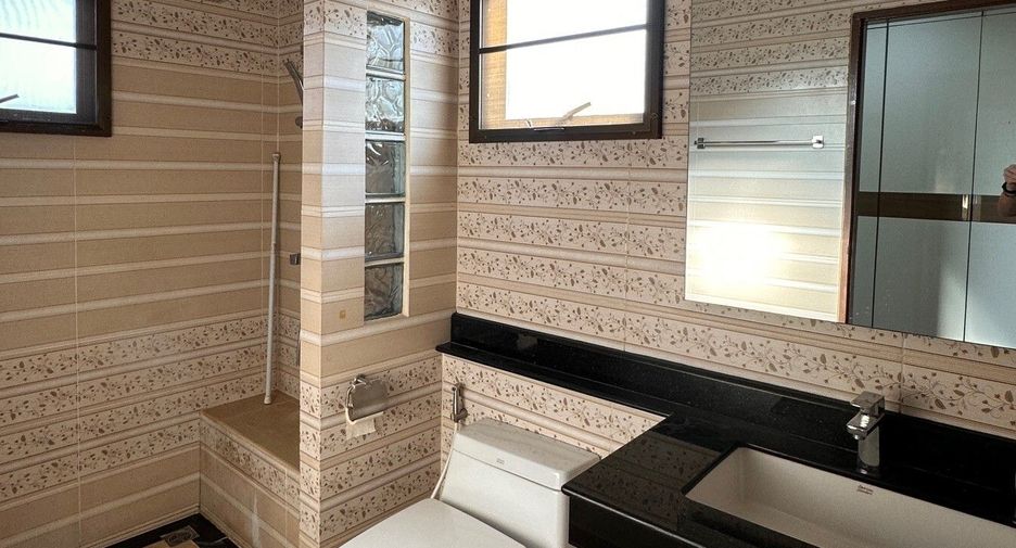 For rent 3 bedrooms house in Khan Na Yao, Bangkok