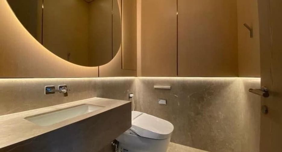 For rent 2 bedrooms condo in Pathum Wan, Bangkok