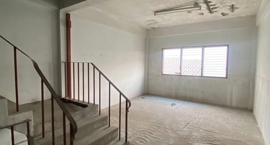 For sale 5 bedrooms townhouse in Bangkok Noi, Bangkok