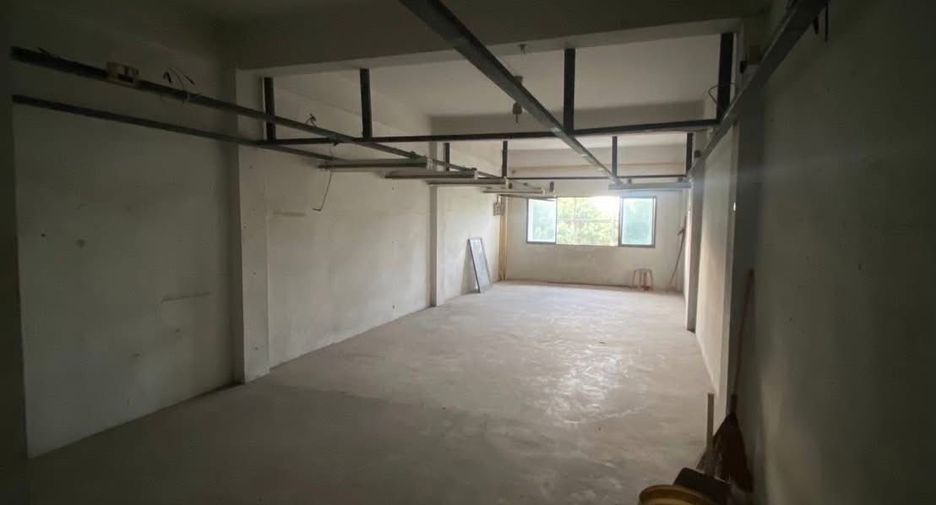 For sale 5 bedrooms townhouse in Bangkok Noi, Bangkok