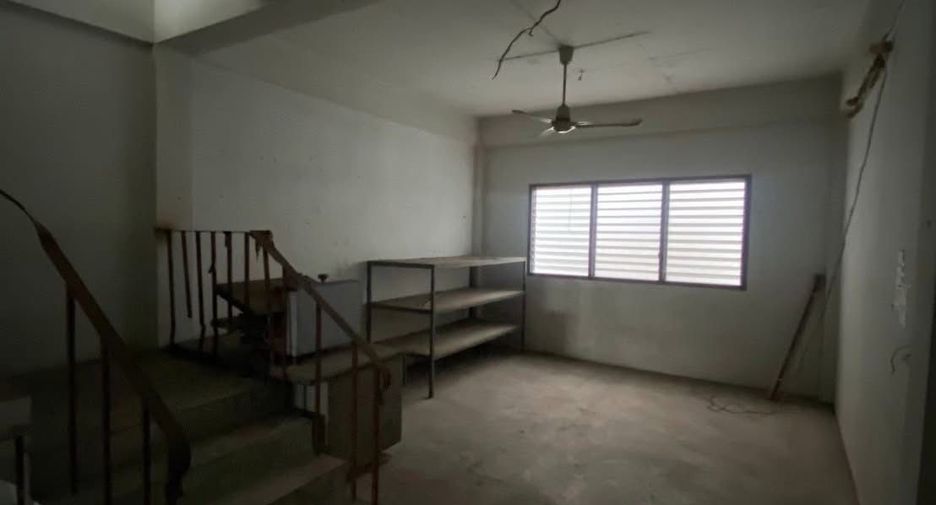 For sale 5 bedrooms townhouse in Bangkok Noi, Bangkok