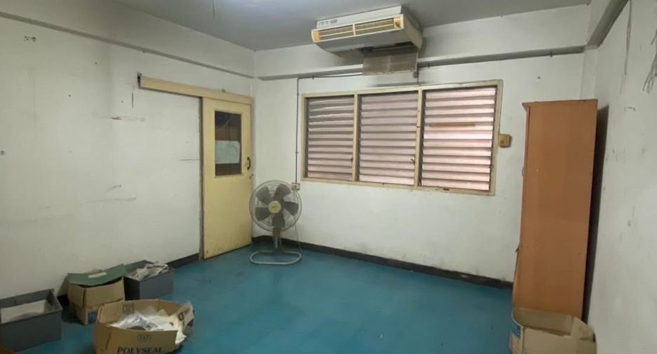 For sale 5 bedrooms townhouse in Bangkok Noi, Bangkok