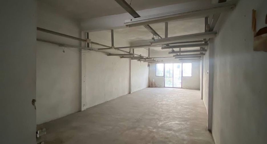 For sale 5 bedrooms townhouse in Bangkok Noi, Bangkok