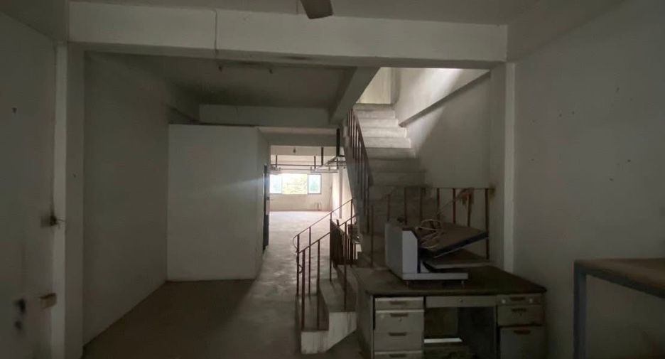For sale 5 bedrooms townhouse in Bangkok Noi, Bangkok