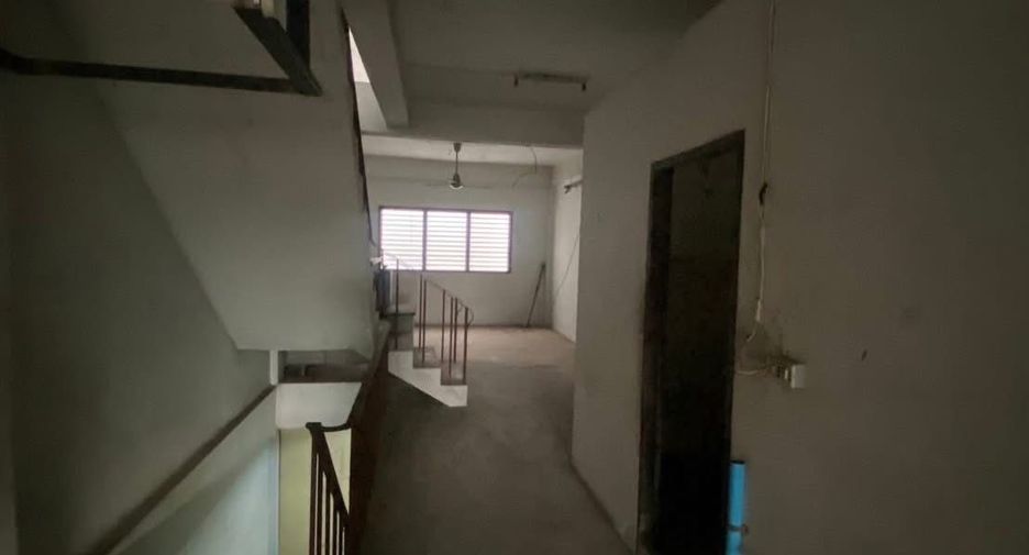 For sale 5 bedrooms townhouse in Bangkok Noi, Bangkok