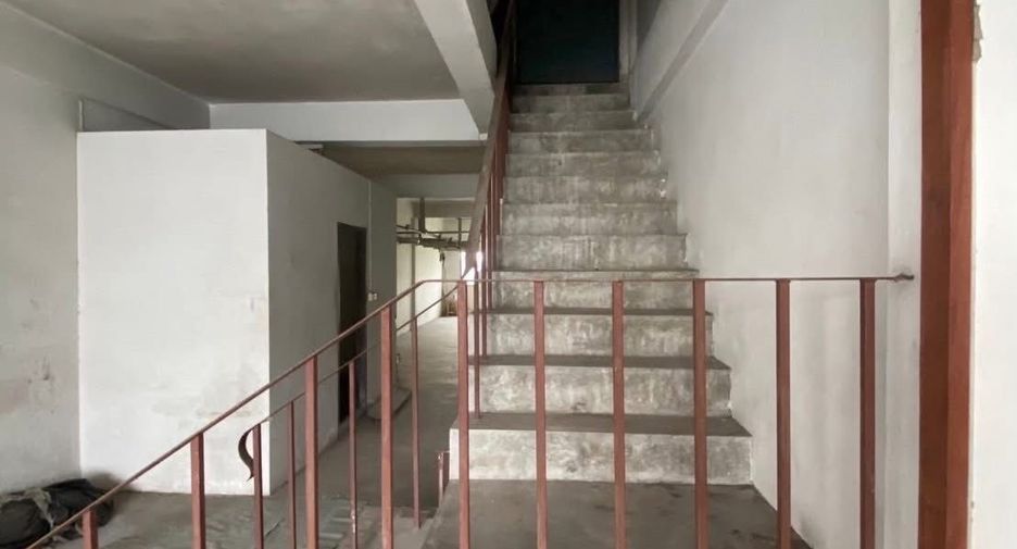 For sale 5 bedrooms townhouse in Bangkok Noi, Bangkok