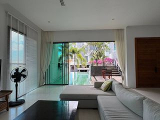 Villa en alquiler de 4 habitaciones en Mueang Phuket, Phuket