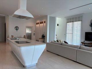 Villa en alquiler de 4 habitaciones en Mueang Phuket, Phuket