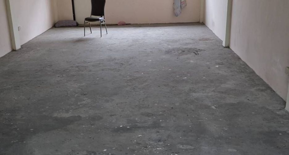 For rent 3 bedrooms townhouse in Huai Khwang, Bangkok