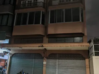 Casa adosada en alquiler de 3 habitaciones en Huai Khwang, Bangkok