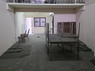 Casa adosada en alquiler de 3 habitaciones en Huai Khwang, Bangkok