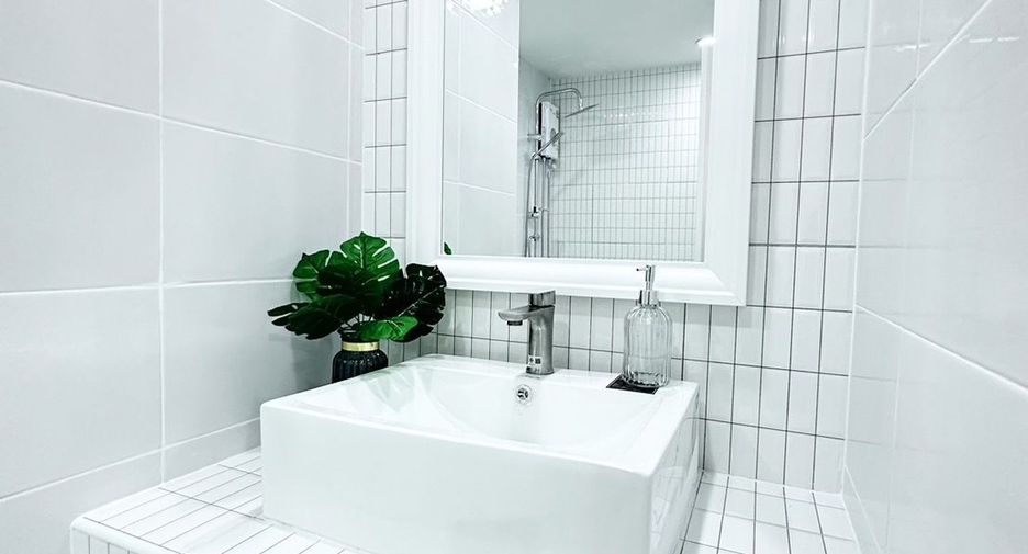 For sale 1 bed condo in Wang Thonglang, Bangkok