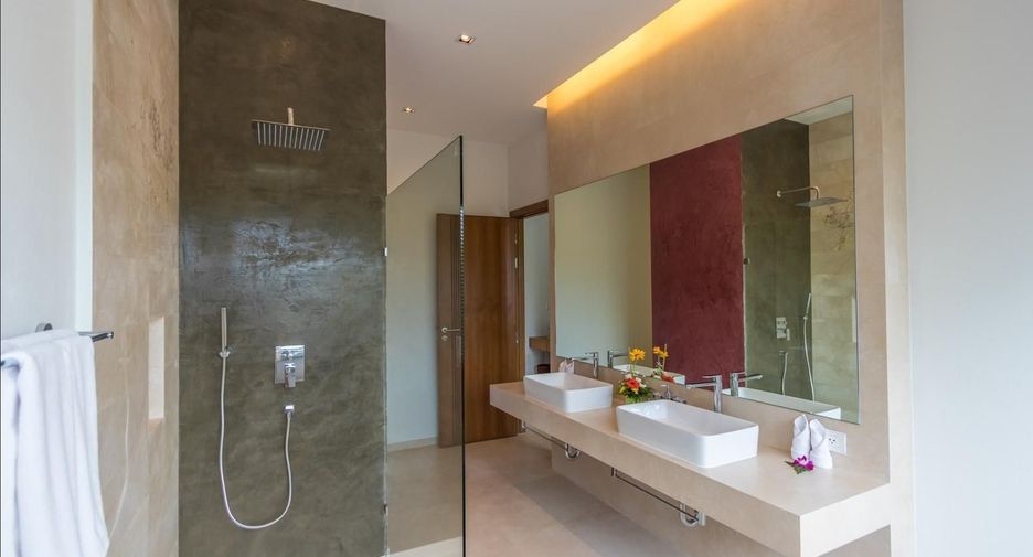 For rent 3 bedrooms villa in Mueang Phuket, Phuket