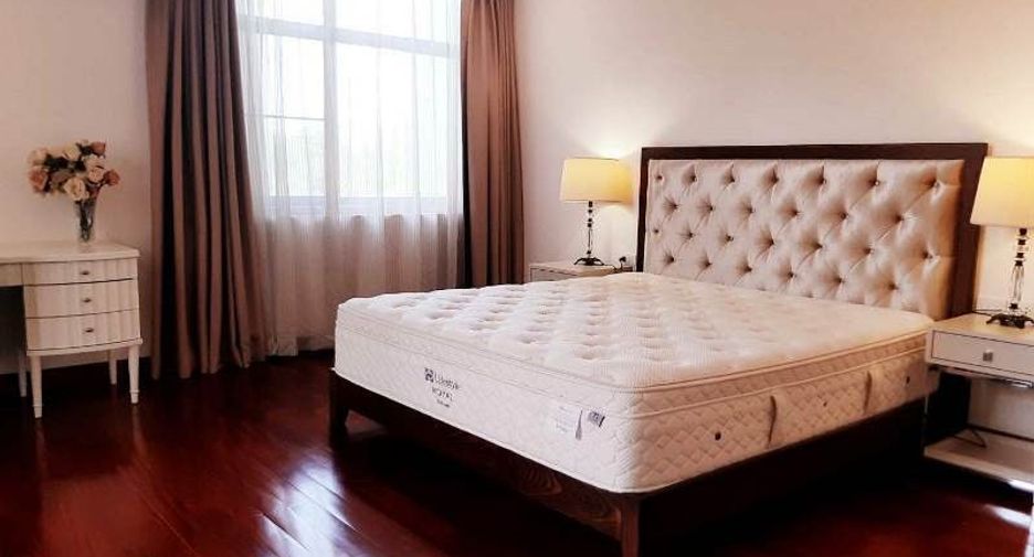 For rent 3 bedrooms house in Khlong Toei, Bangkok