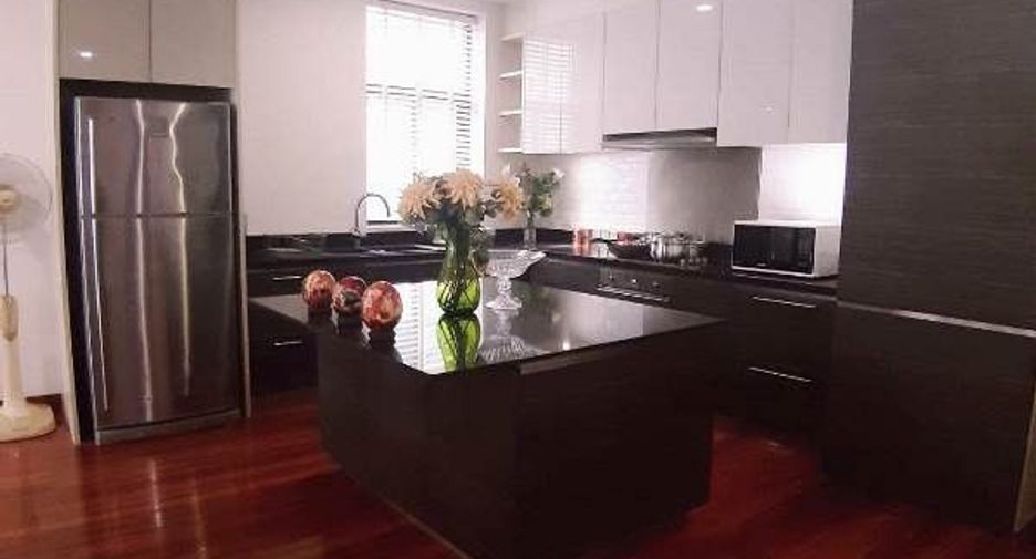For rent 3 bedrooms house in Khlong Toei, Bangkok