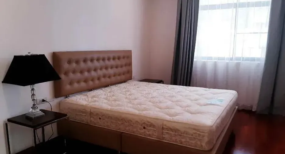 For rent 3 bedrooms house in Khlong Toei, Bangkok