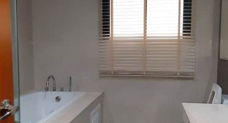 For rent 3 bedrooms house in Khlong Toei, Bangkok