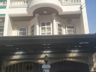 For sale 4 ベッドルーム townhouse in Khlong San, Bangkok