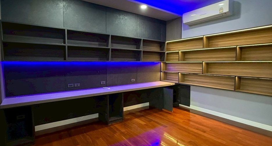 Haus zum Kauf und zur Miete mit 4 Zimmer in Lak Si, Bangkok