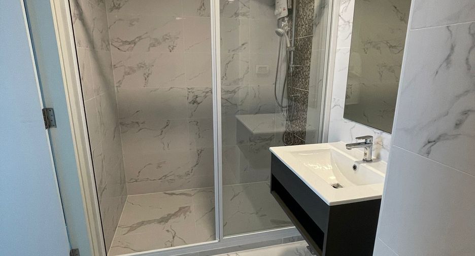 For rent 1 bed condo in Huai Khwang, Bangkok